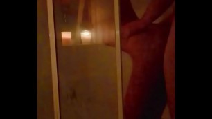 Cita de tinder termina con sexo en la ducha