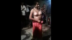 Woman Open her all Clothes Nude Dance in Public